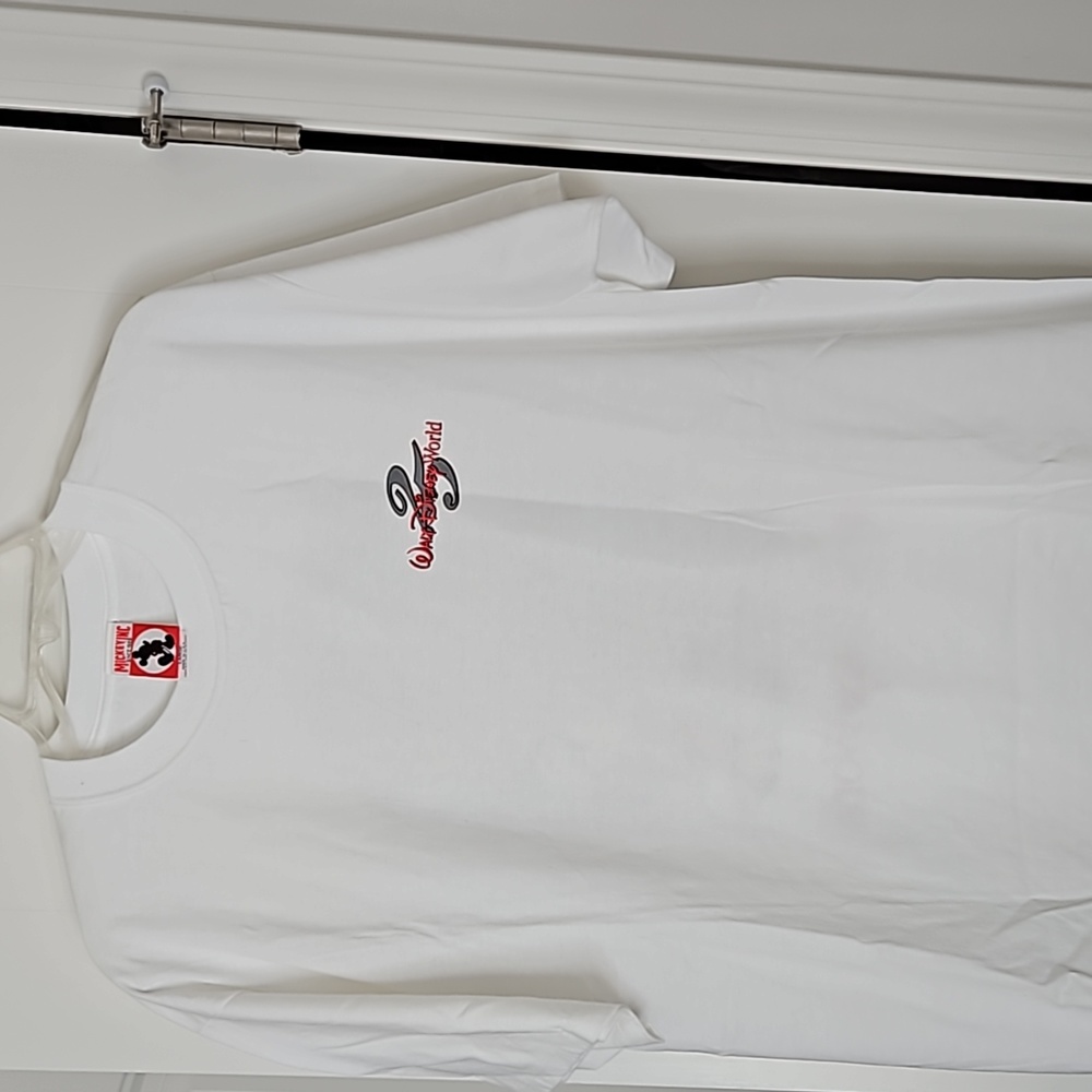 Fun Walt Disney World's 25th anniversary white t-shirt  size Large- NWOT
